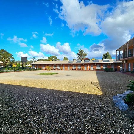 Bridge Motor Inn Tocumwal Exterior photo