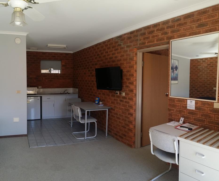 Bridge Motor Inn Tocumwal Exterior photo