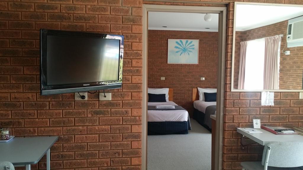 Bridge Motor Inn Tocumwal Exterior photo
