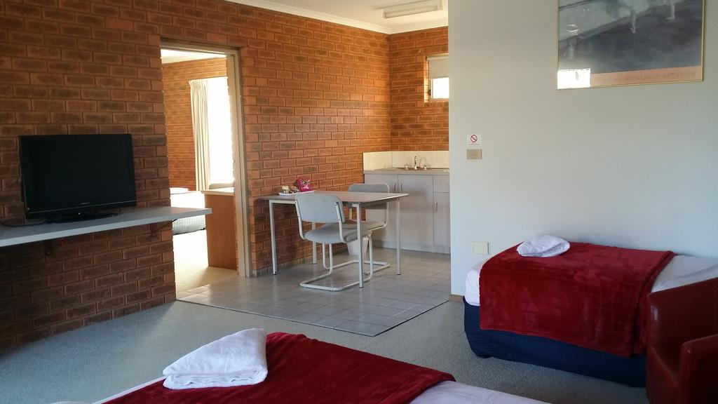 Bridge Motor Inn Tocumwal Room photo